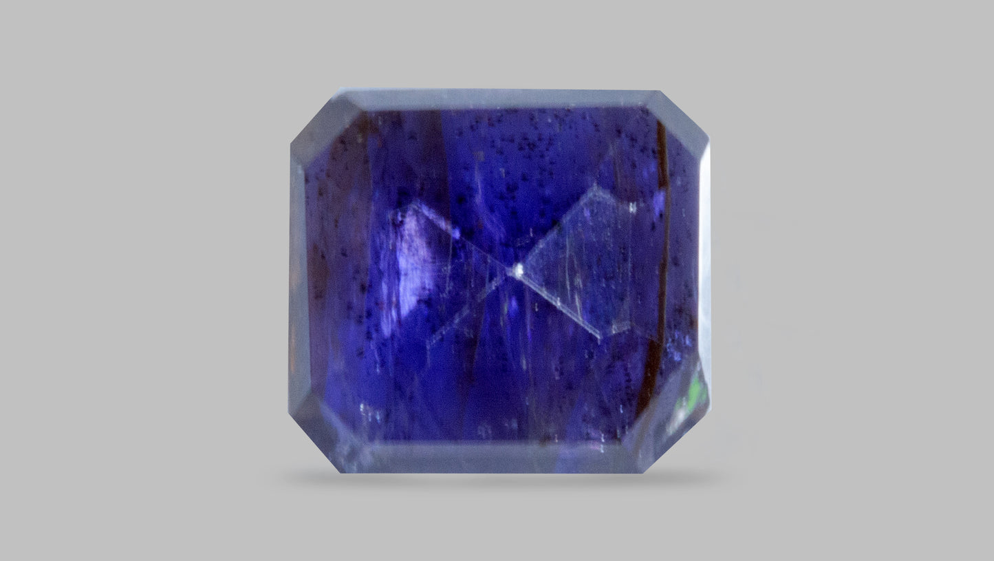 NATURAL IOLITE(NEELI) 3.68 CARATS