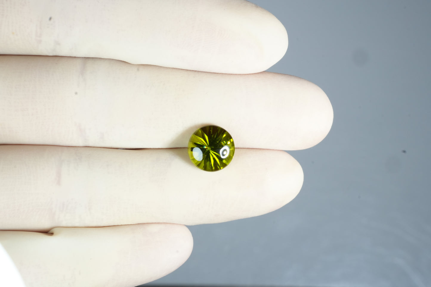NATURAL PERIDOT 4.65 CARATS