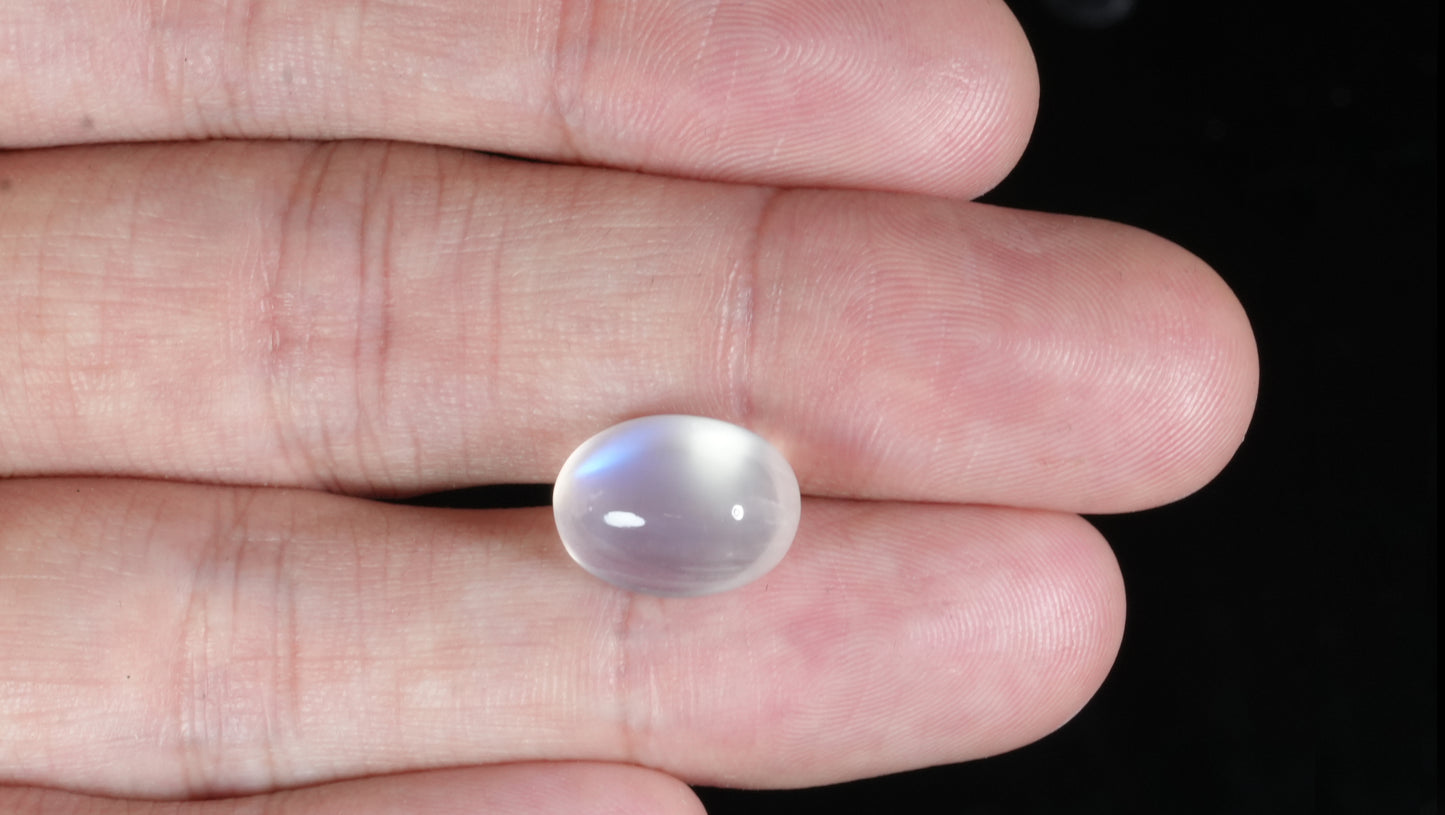 NATURAL MOONSTONE 8.39 CARATS