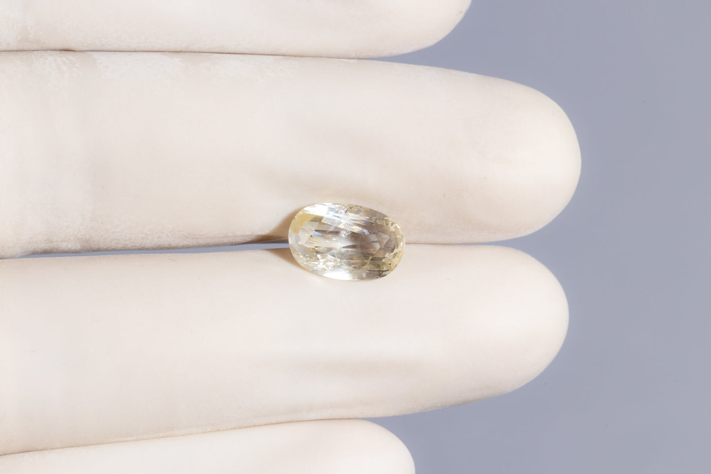 NATURAL YELLOW SAPPHIRE (PUKHRAJ) 4.40 CARATS