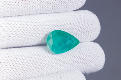 Minor Oil Natural Zambian Emerald (Panna) 12.43 Carats