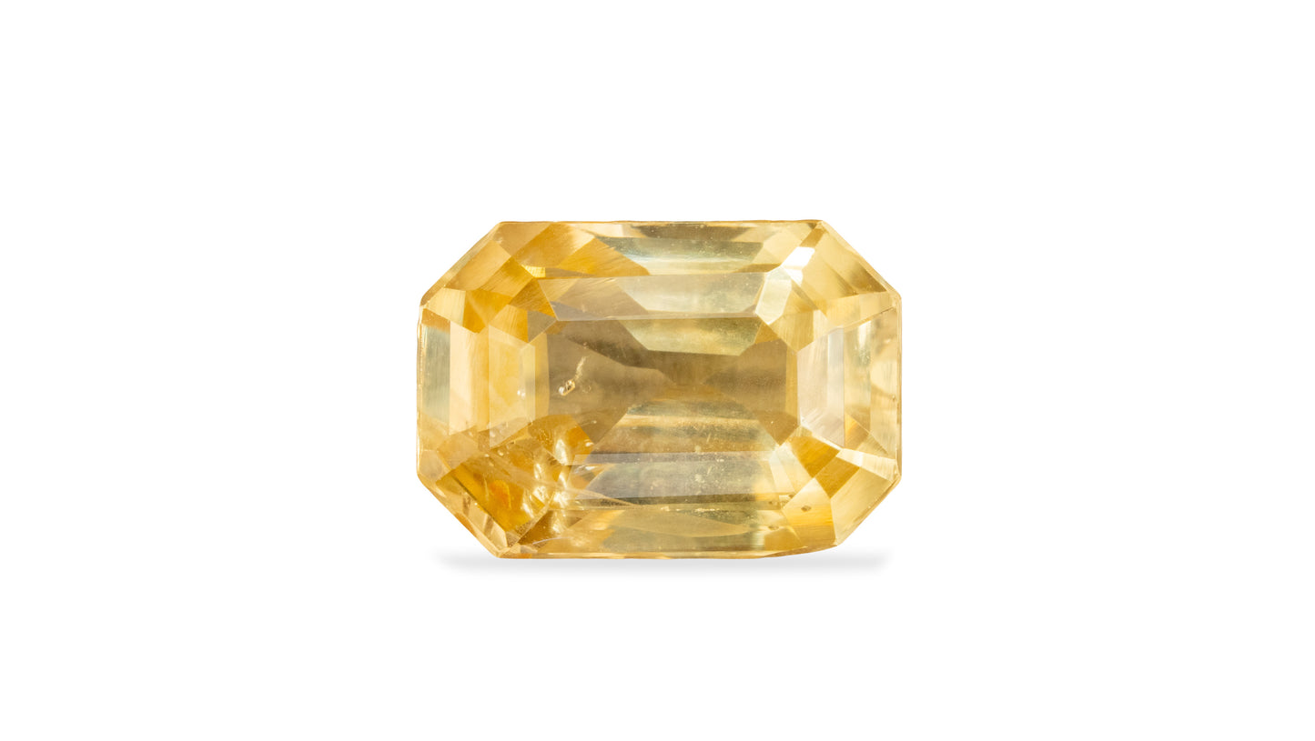 NATURAL YELLOW SAPPHIRE (PUKHRAJ) 4.67 CARATS