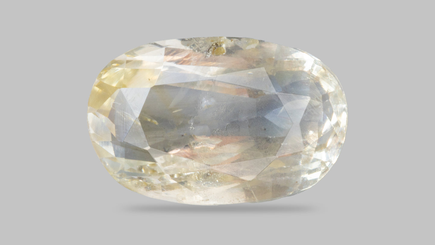 NATURAL YELLOW SAPPHIRE (PUKHRAJ) 4.40 CARATS