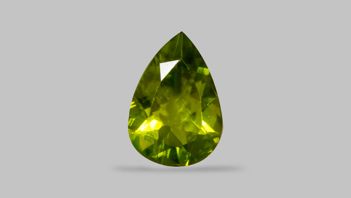 NATURAL PERIDOT 4.65 CARATS