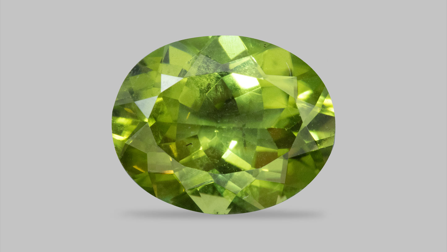 NATURAL PERIDOT 4.89 CARATS