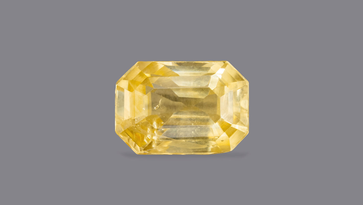 NATURAL YELLOW SAPPHIRE (PUKHRAJ) 4.67 CARATS