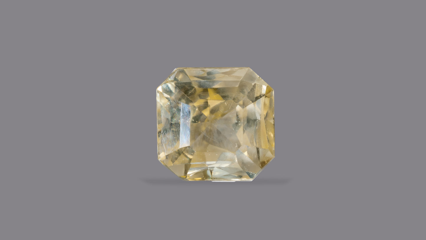 NATURAL YELLOW SAPPHIRE (PUKHRAJ) 4.52 CARATS