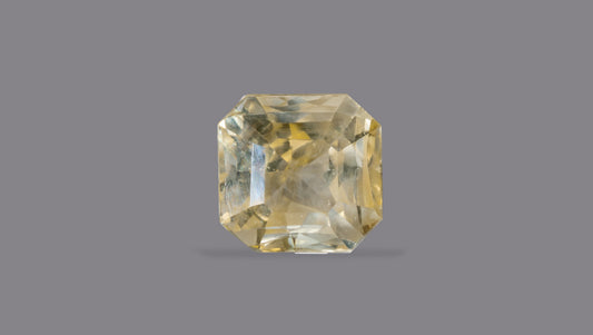 NATURAL YELLOW SAPPHIRE (PUKHRAJ) 4.52 CARATS