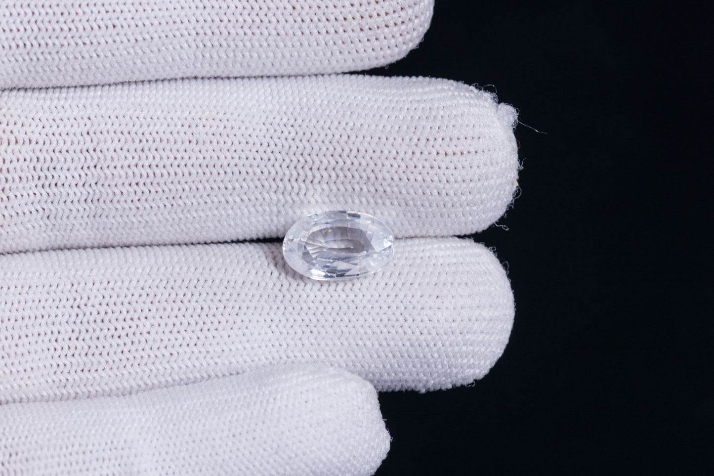 NATURAL ZIRCON 6.90  CARATS