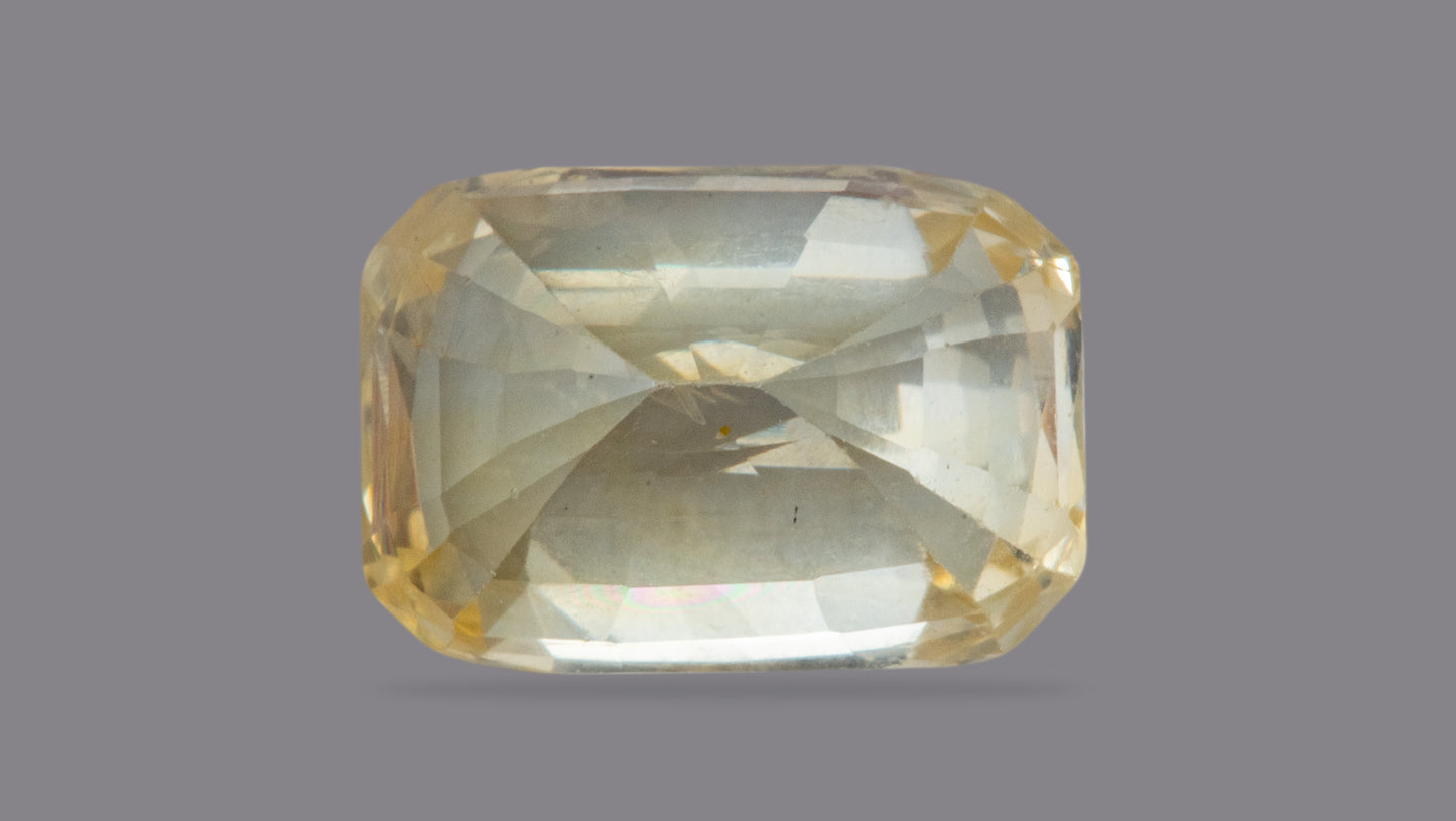 Natural Yellow Sapphire (Pukhraj) 7.54 Carats