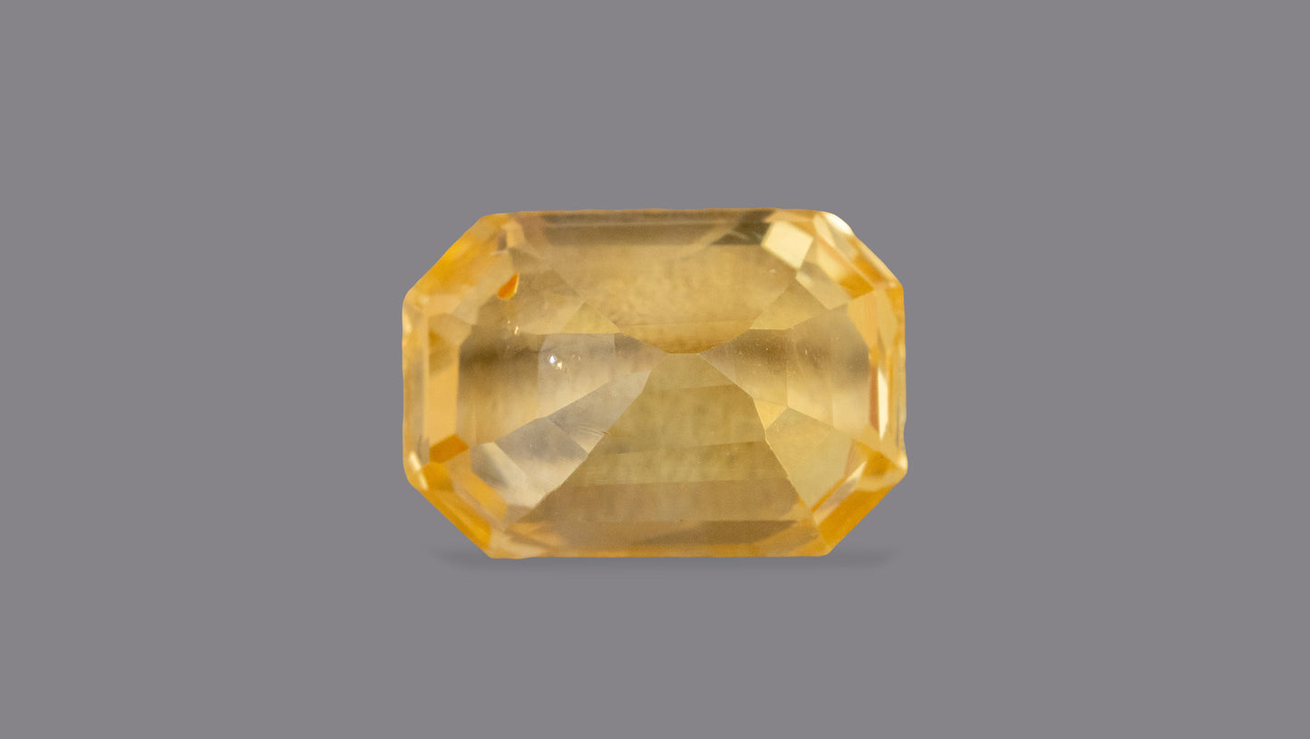 NATURAL YELLOW SAPPHIRE (PUKHRAJ) 4.67 CARATS