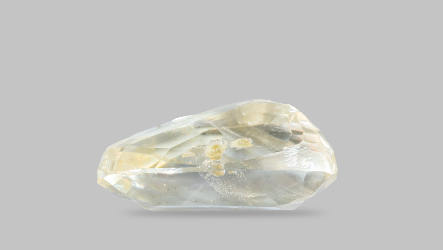 NATURAL YELLOW SAPPHIRE (PUKHRAJ) 4.40 CARATS