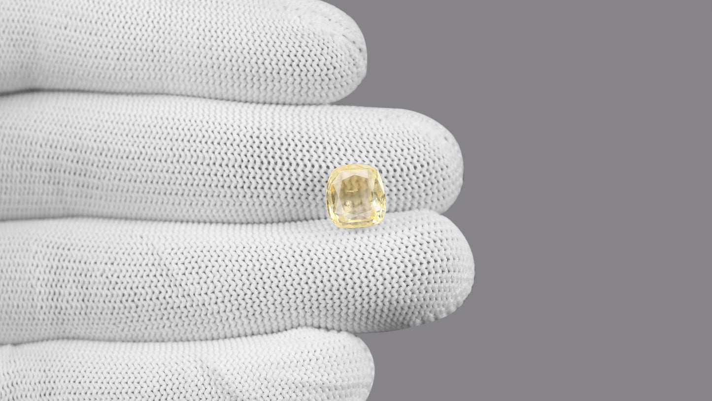 Natural Yellow Sapphire (Pukhraj) 4.77 Carats
