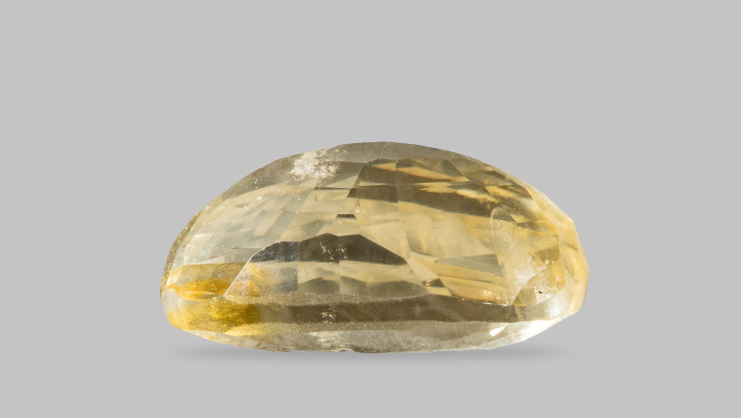 NATURAL YELLOW SAPPHIRE (PUKHRAJ) 4.04 CARATS