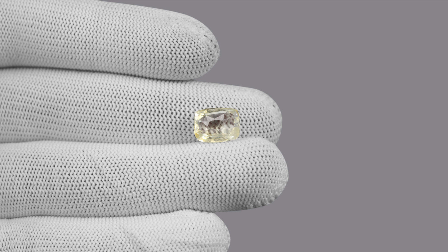 Natural Yellow Sapphire (Pukhraj) 5.72 Carats