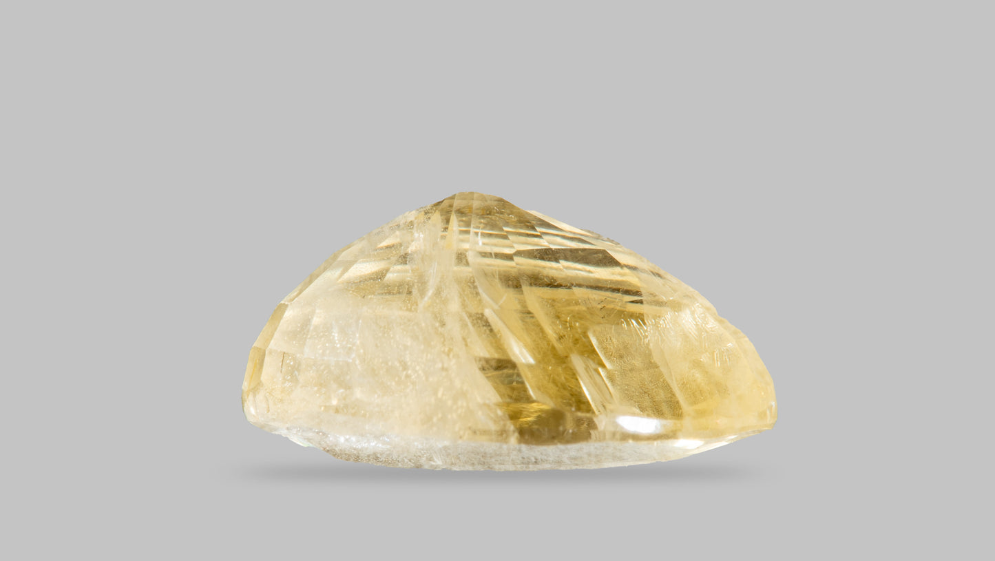 NATURAL YELLOW SAPPHIRE (PUKHRAJ) 6.55 CARATS