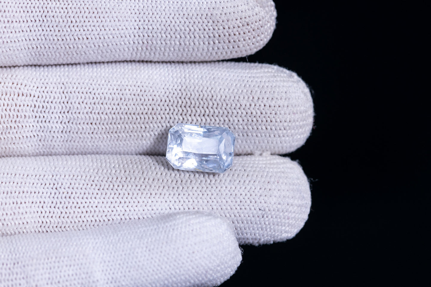 NATURAL WHITE SAPPHIRE  10.19 CARATS