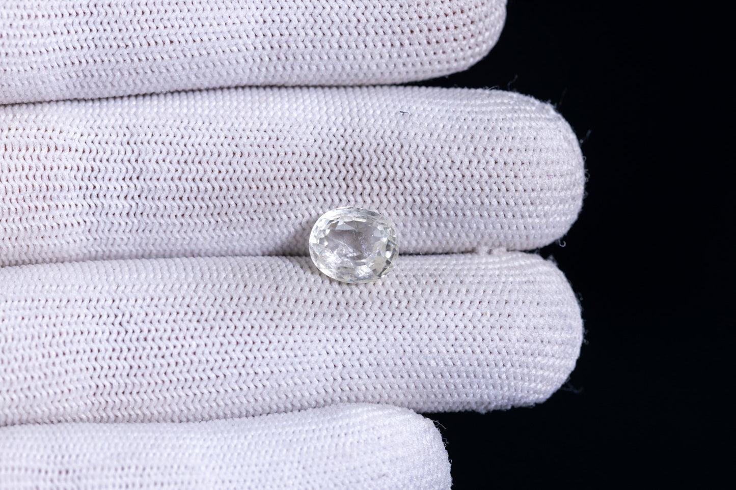 NATURAL WHITE SAPPHIRE 4.83  CARATS