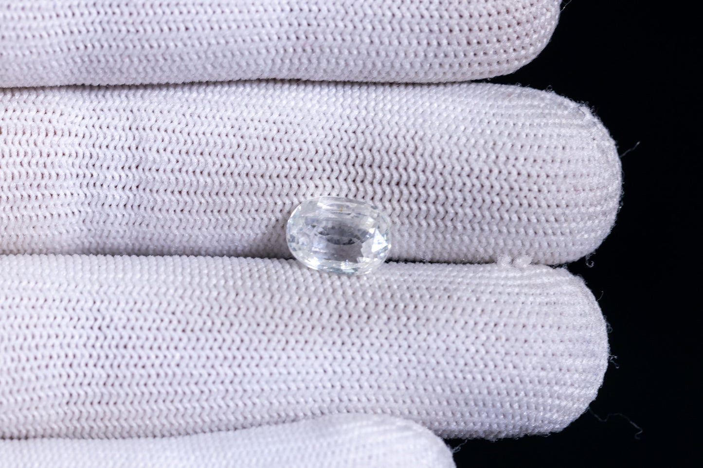 NATURAL WHITE SAPPHIRE  4.55 CARATS