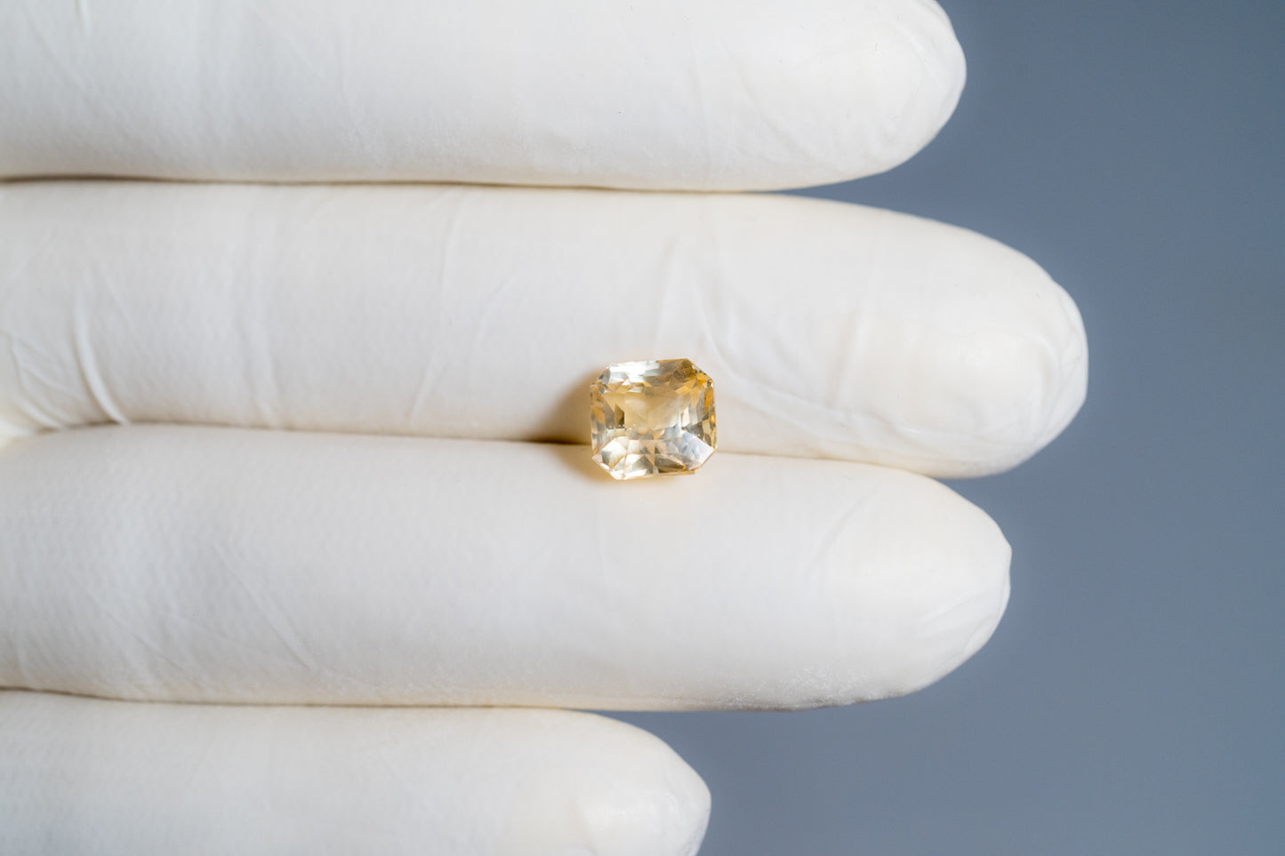 NATURAL YELLOW SAPPHIRE (PUKHRAJ) 4.52 CARATS