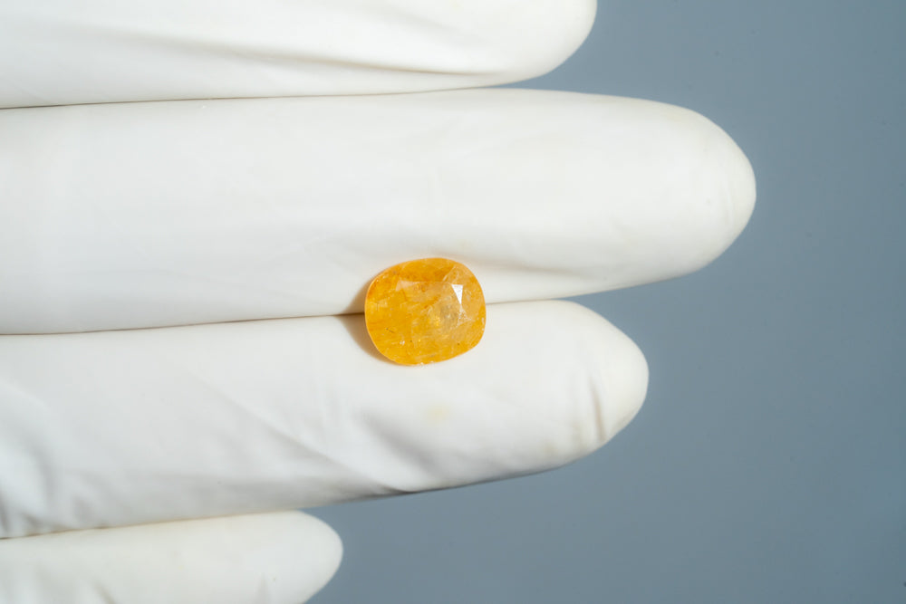 NATURAL YELLOW SAPPHIRE (PUKHRAJ) 4.06 CARATS