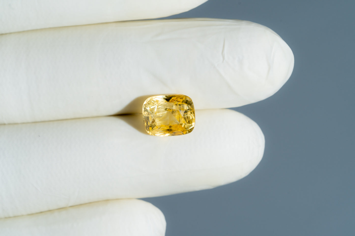 NATURAL YELLOW SAPPHIRE (PUKHRAJ) 6.44 CARAT