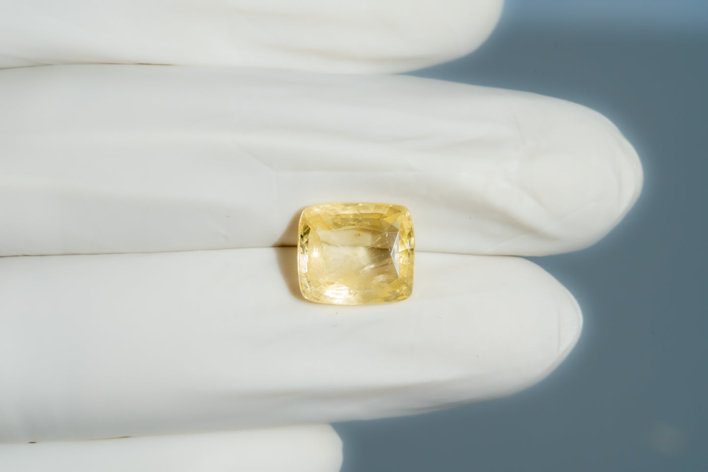 NATURAL YELLOW SAPPHIRE (PUKHRAJ) 7.87 CARATS