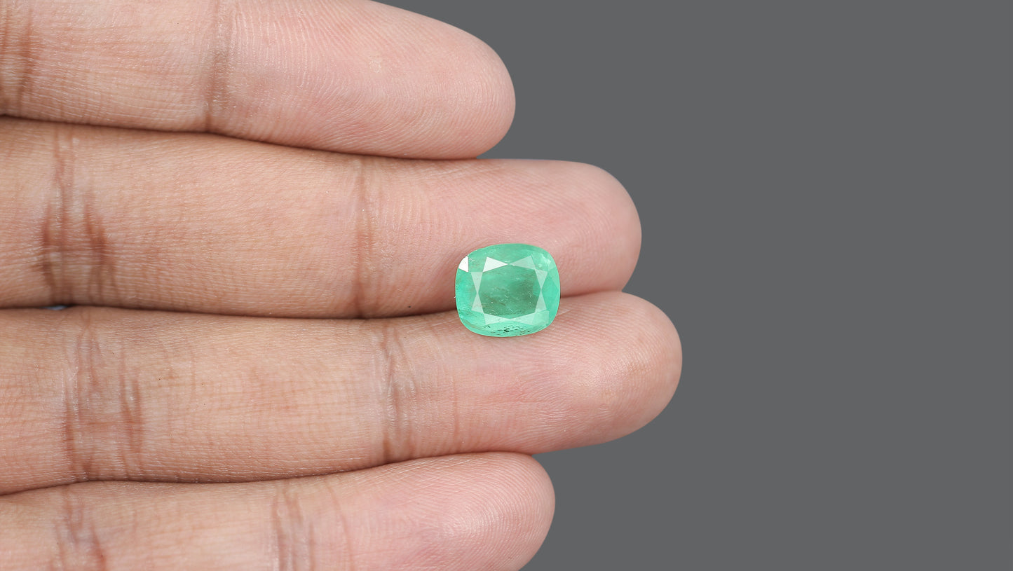 Natural Brazil Emerald (Panna) 4.13 Carats