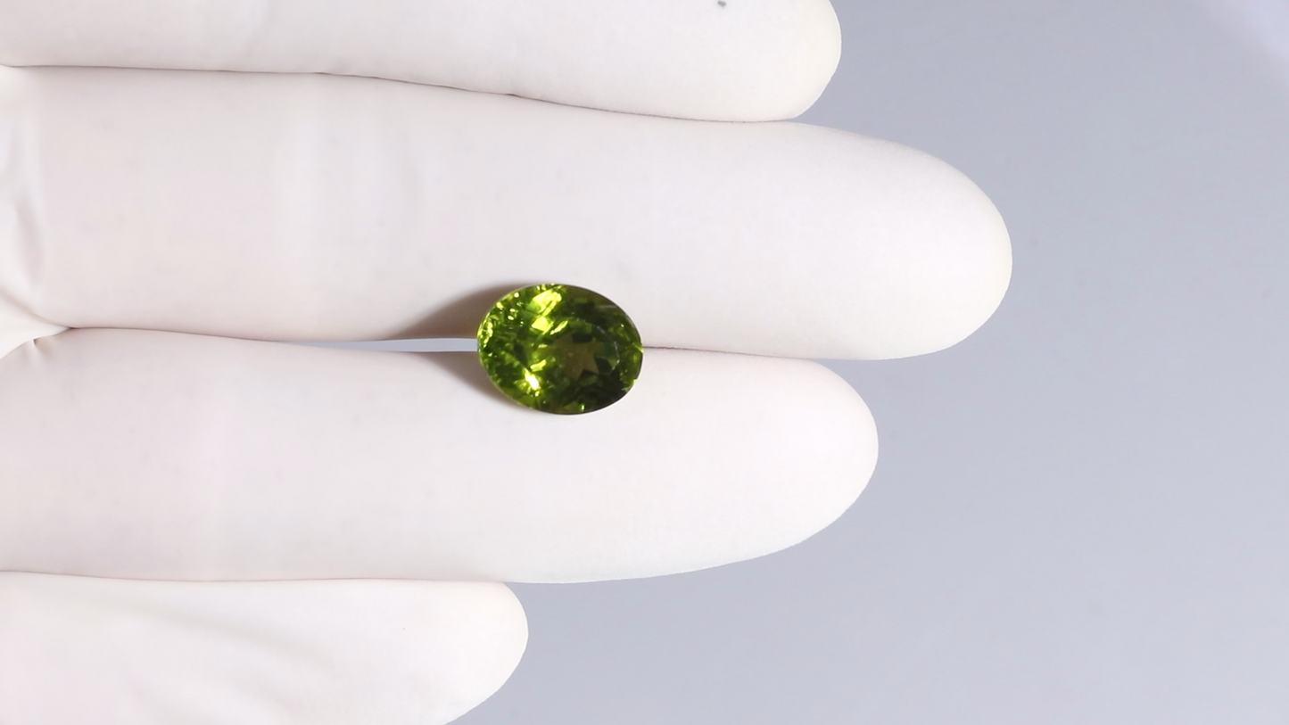 NATURAL PERIDOT 7.04 CARATS