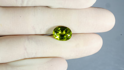 NATURAL PERIDOT 5.99 CARATS