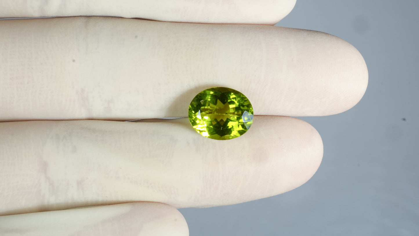 NATURAL PERIDOT 5.32 CARATS