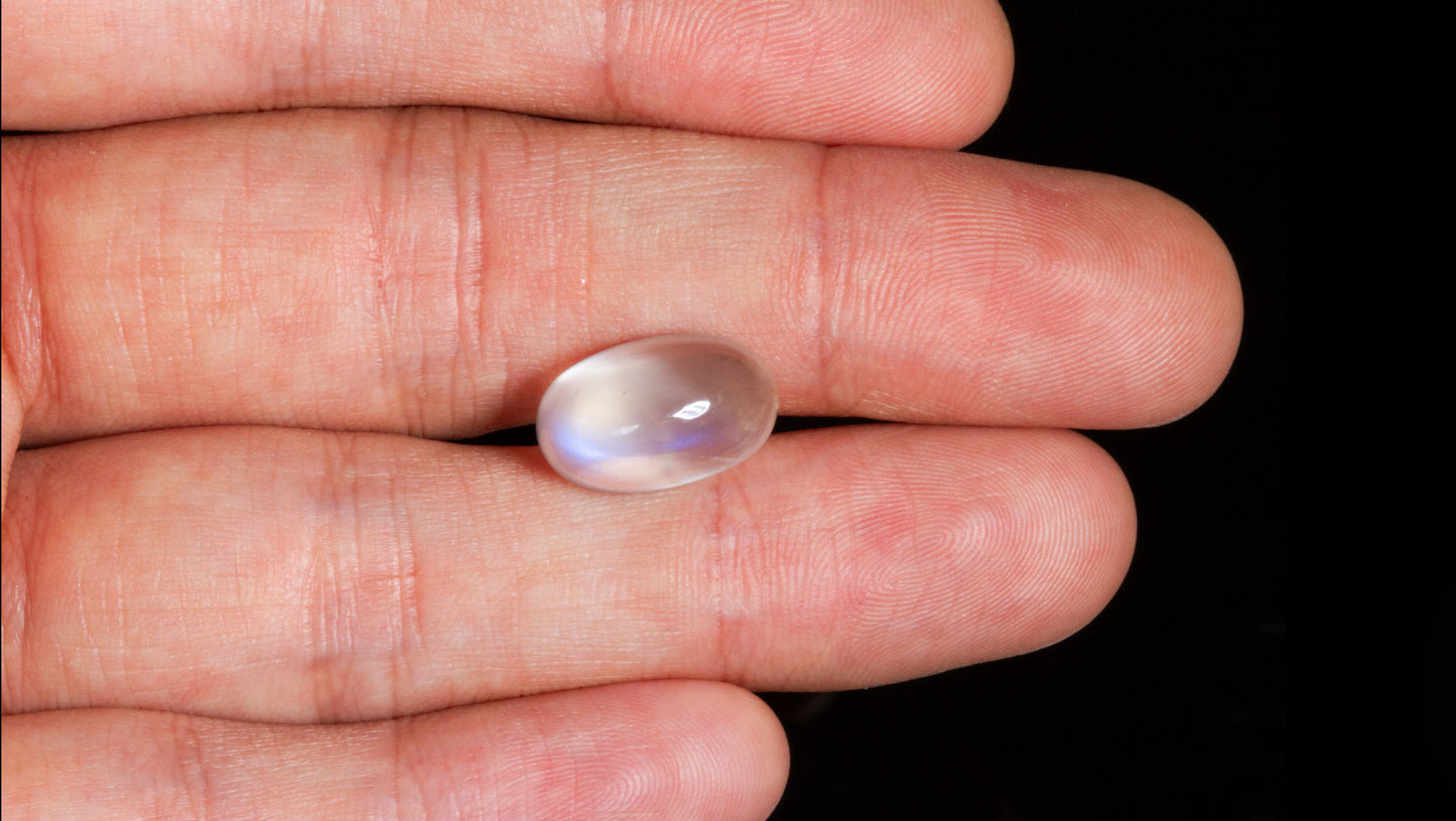 NATURAL MOONSTONE 9.39 CARATS