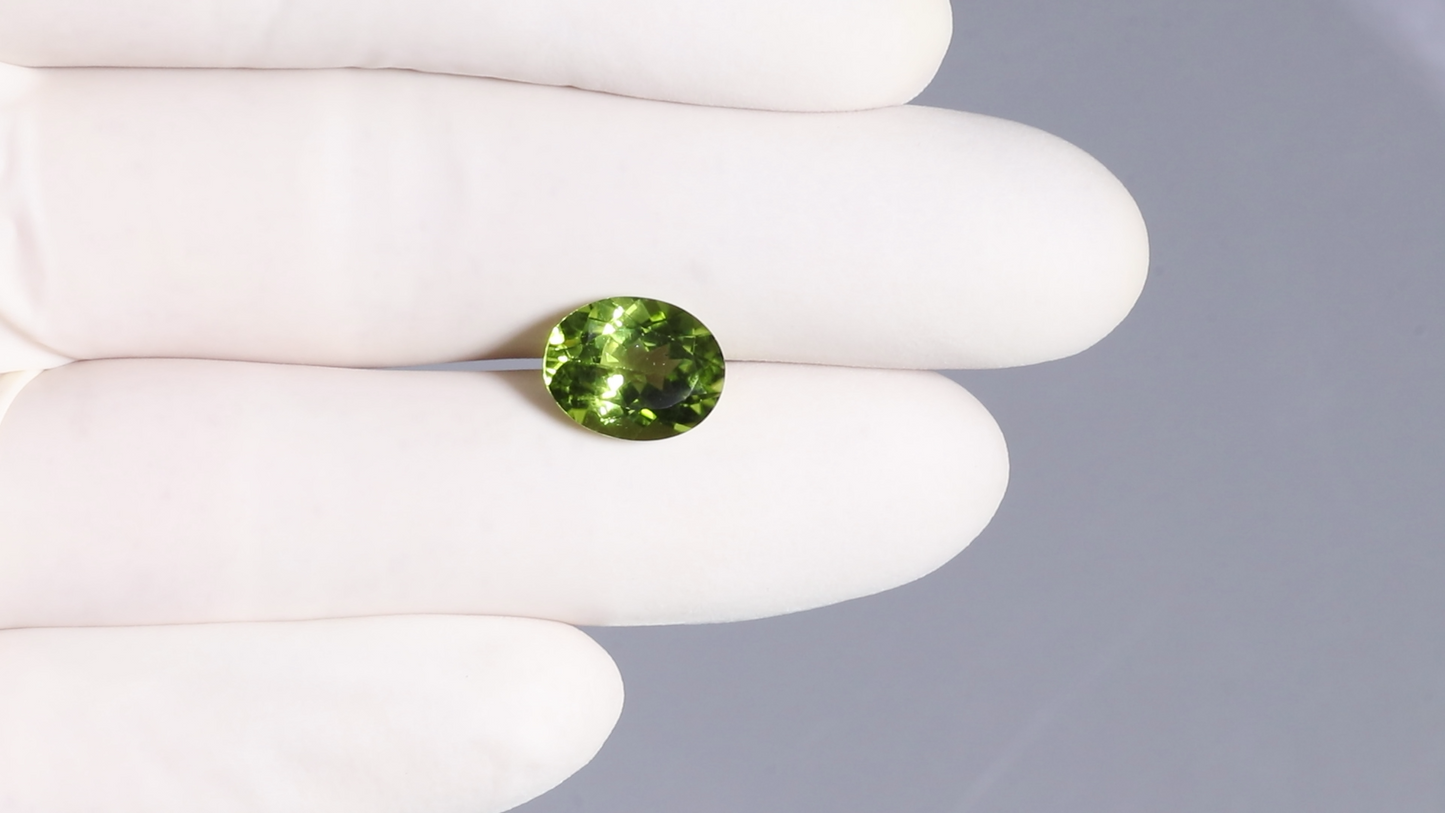 NATURAL PERIDOT 4.89 CARATS