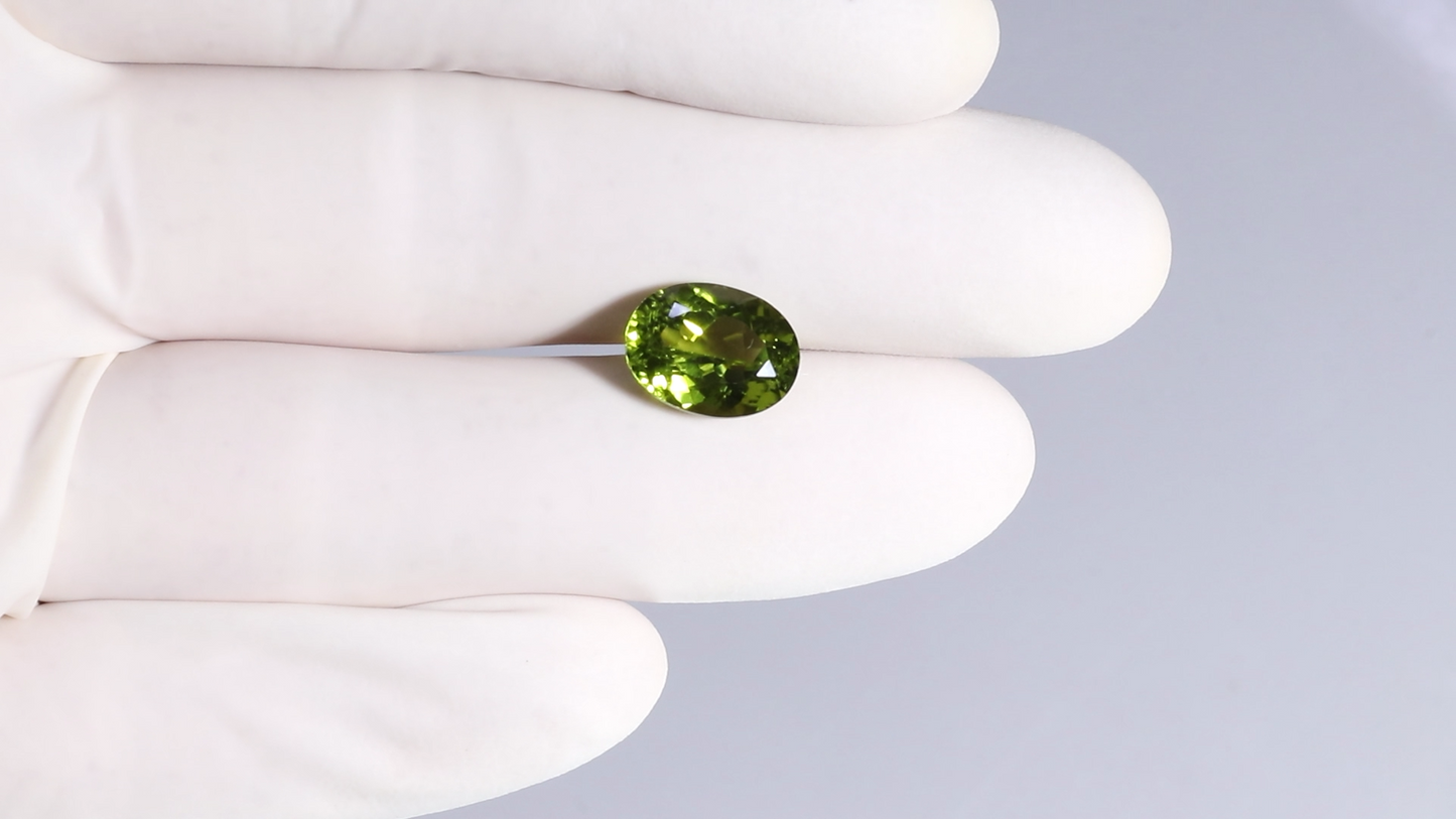 NATURAL PERIDOT 5.50 CARATS