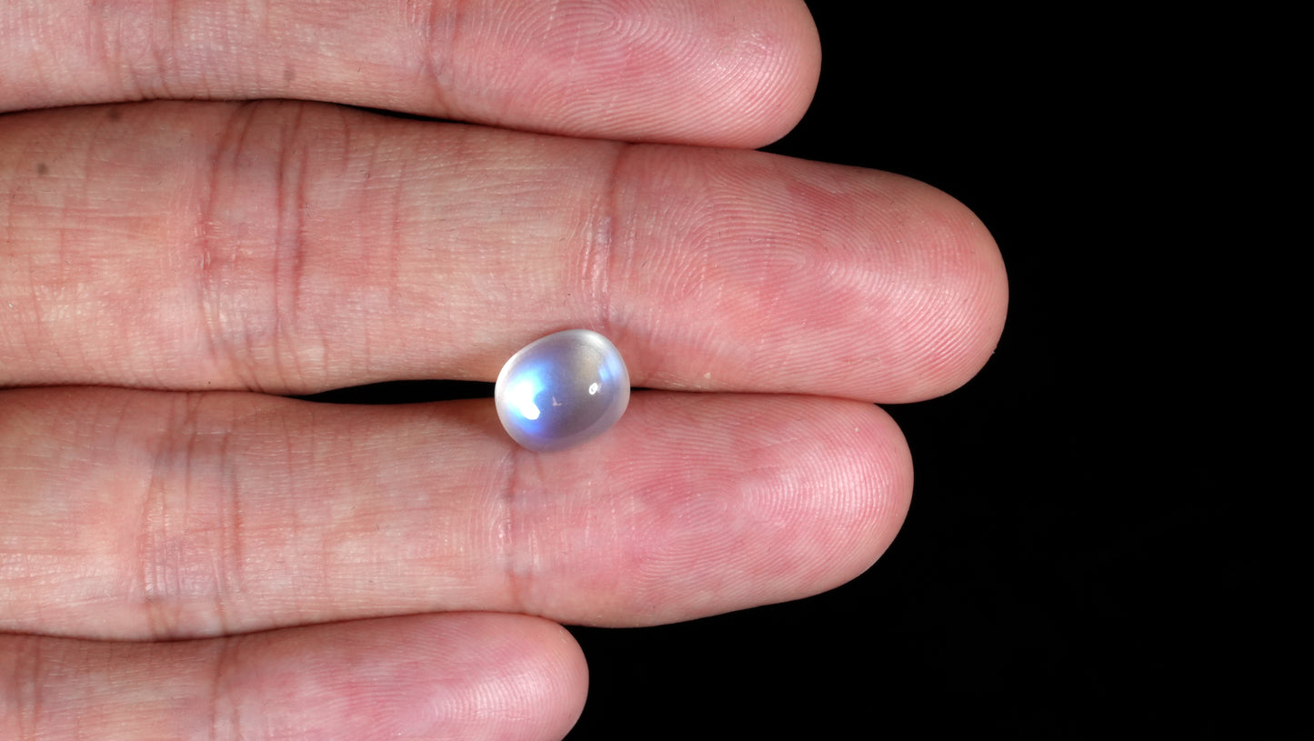 NATURAL MOON STONE 2.59 CARATS