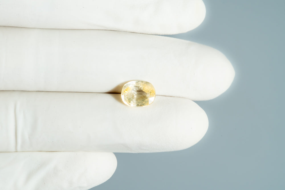 NATURAL YELLOW SAPPHIRE (PUKHRAJ) 4.04 CARATS