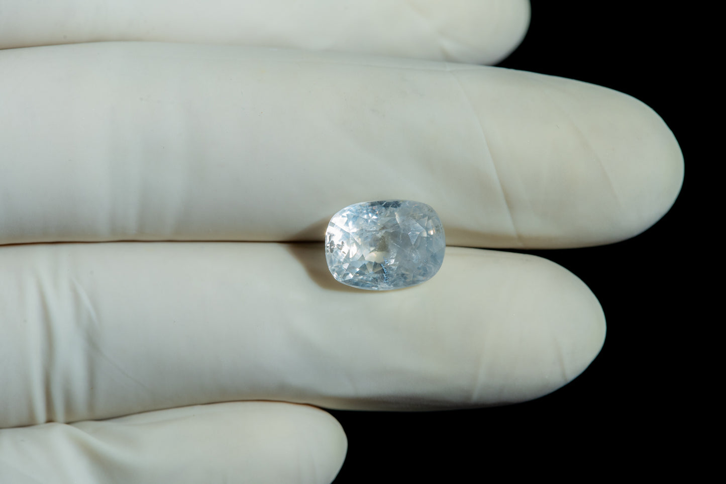 NATURAL WHITE SAPPHIRE 7.65 CARATS