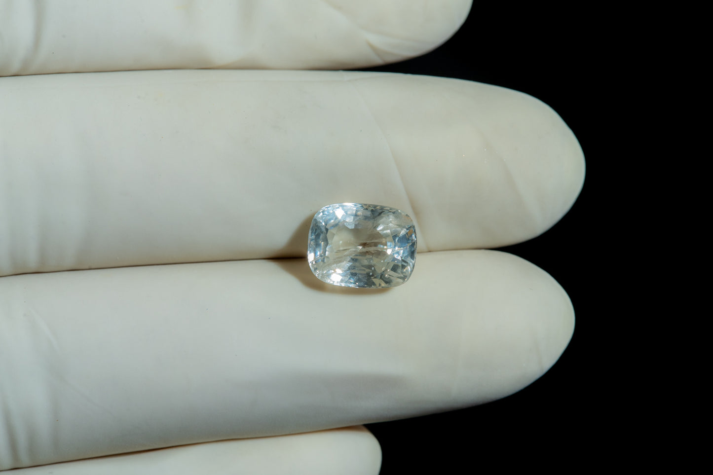 NATURAL WHITE SAPPHIRE 5.80 CARATS