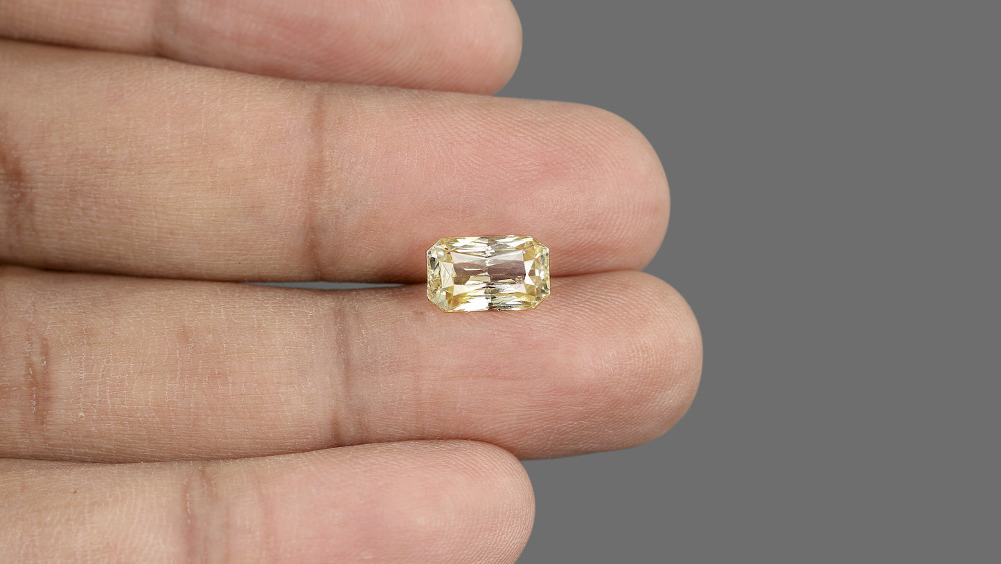 Natural Yellow Sapphire (Pukhraj) 4.50 Carats