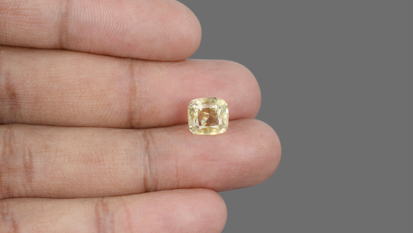 Natural Yellow Sapphire (Pukhraj) 4.73 Carats