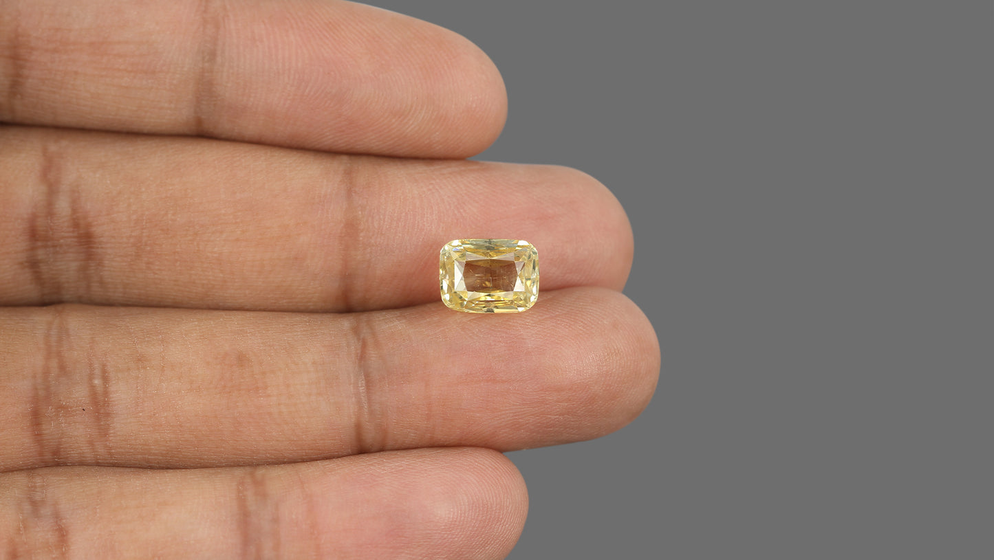 Natural Yellow Sapphire (Pukhraj) 5.46 Carats