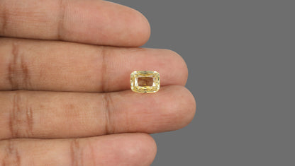 Natural Yellow Sapphire (Pukhraj) 5.46 Carats