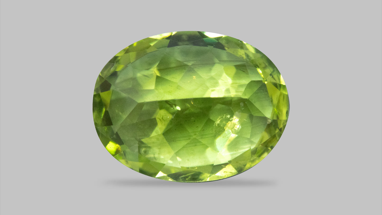 NATURAL PERIDOT 7.14 CARATS