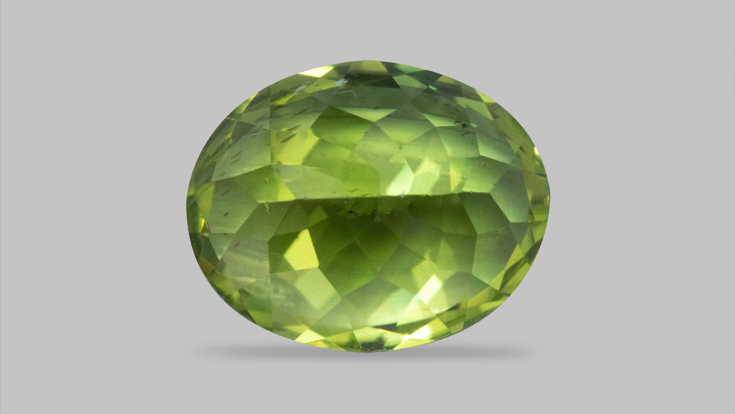 NATURAL PERIDOT 5.53 CARATS