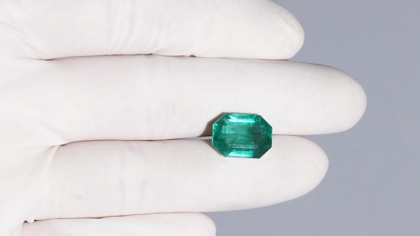 Minor Oil Natural Zambian Emerald (Panna) 8.52 Carats