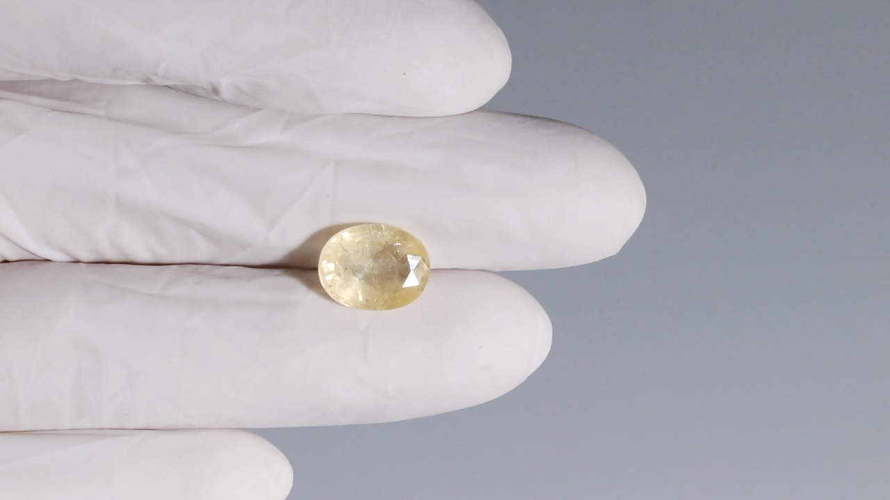 NATURAL YELLOW SAPPHIRE (PUKHRAJ) 6.39 CARATS