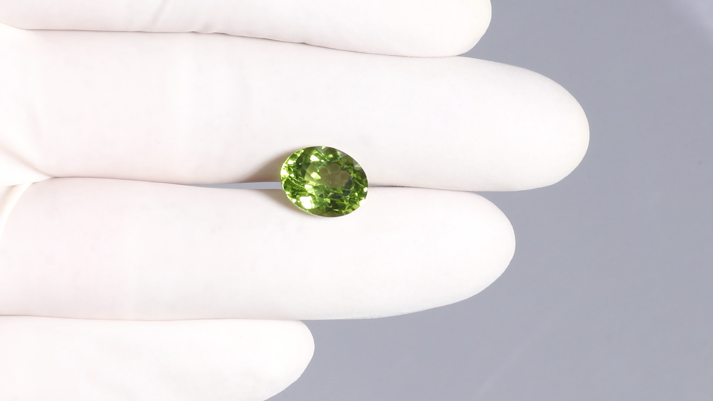 NATURAL PERIDOT 5.53 CARATS