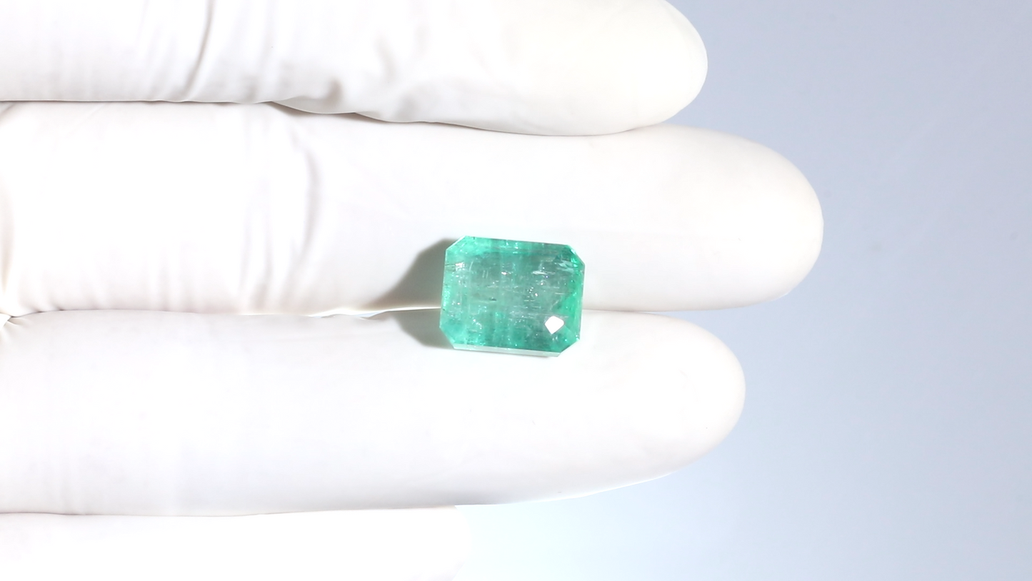 Minor Oil Natural Afganistan Emerald (Panna) 9.18 Carats