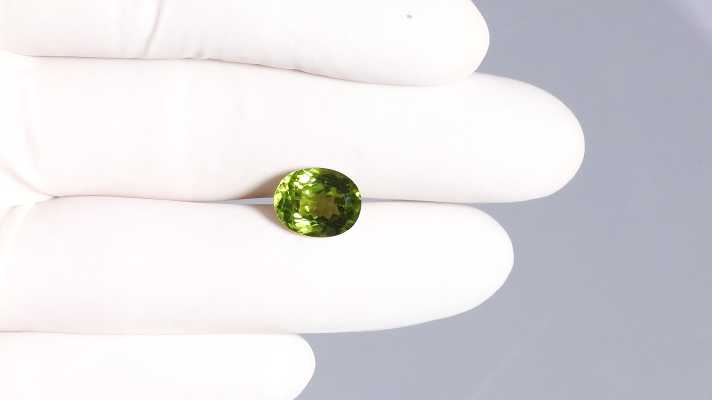 NATURAL PERIDOT 5.53 CARATS