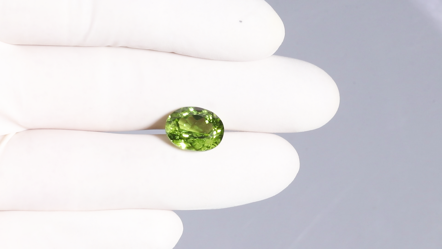 NATURAL PERIDOT 7.14 CARATS